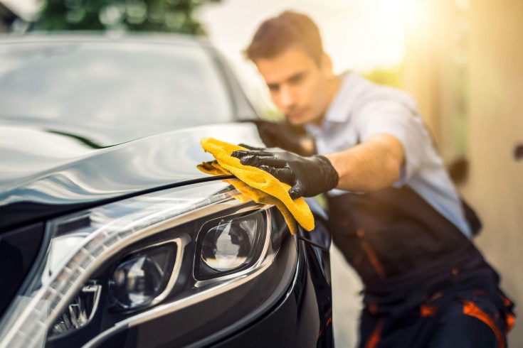 A vitrificação automotiva é realizada com a aplicação de um produto específico