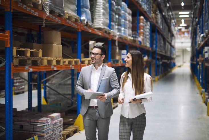 gestores de logística utilizando inteligencia artificial no supply chain.